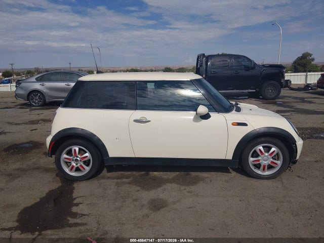 2006 Mini Cooper მანქანა იყიდება აუქციონზე, vin: WMWRC33596TK70548, აუქციონის ნომერი: 45647147