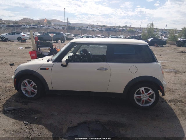 2006 Mini Cooper მანქანა იყიდება აუქციონზე, vin: WMWRC33596TK70548, აუქციონის ნომერი: 45647147