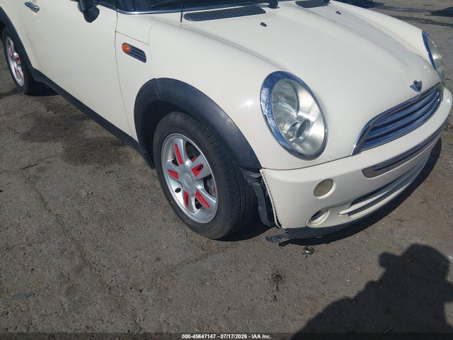 2006 Mini Cooper მანქანა იყიდება აუქციონზე, vin: WMWRC33596TK70548, აუქციონის ნომერი: 45647147