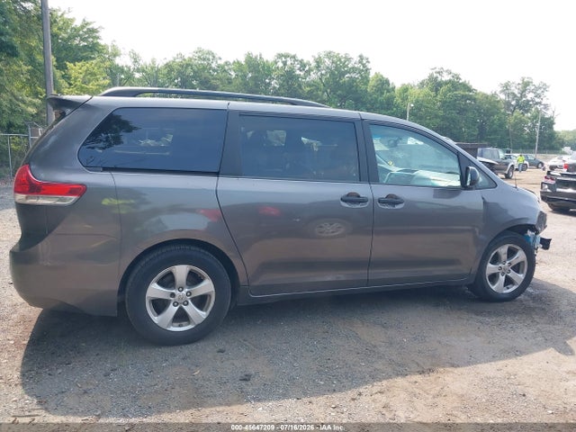 45647209 :رقم المزاد ، 5TDKK3DC9DS298799 vin ، 2013 Toyota Sienna Le V6 8 Passenger مزاد بيع