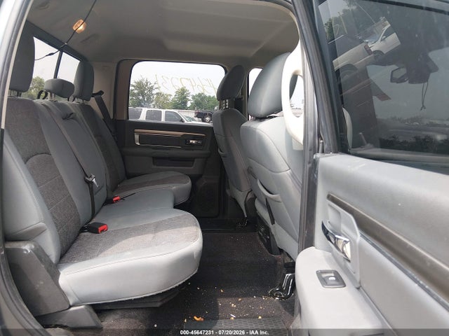 45647231 :رقم المزاد ، 1C6RR7LT8HS852101 vin ، 2017 Ram 1500 Big Horn  4x4 5'7 Box مزاد بيع