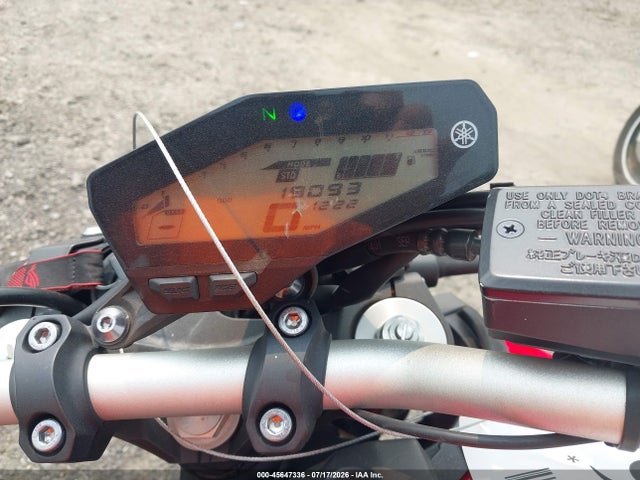 Yamaha FZ09 2014 JYARN33E4EA001053 Image 12