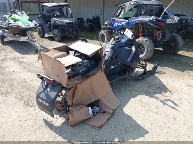 Ski-Doo Renegade 900x 2024 2BPSDARJ7RV000232 Image 4
