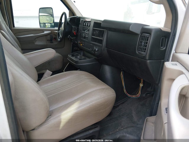 2015 Chevrolet Express Cutaway 4500 მანქანა იყიდება აუქციონზე, vin: 1GB6G5CG6F1155655, აუქციონის ნომერი: 45647369