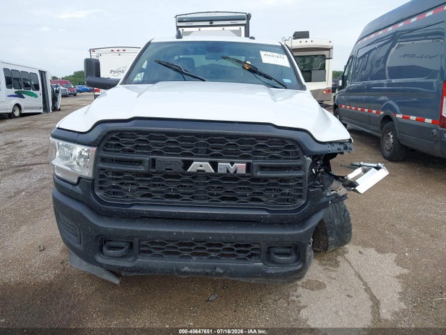 45647651 :رقم المزاد ، 3C6UR5HJ0NG155322 vin ، 2022 Ram 2500 Tradesman  4x4 8' Box مزاد بيع