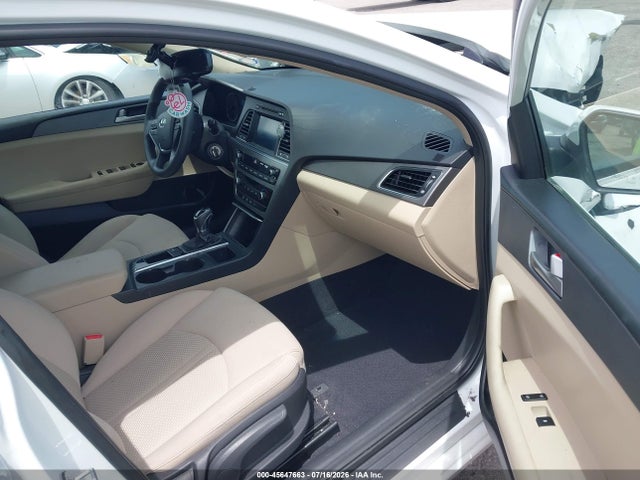 2017 Hyundai Sonata Se მანქანა იყიდება აუქციონზე, vin: 5NPE24AFXHH588224, აუქციონის ნომერი: 45647663