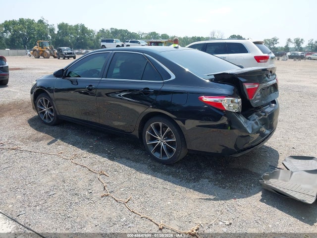 45647695 :رقم المزاد ، 4T1BF1FK1FU003685 vin ، 2015 Toyota Camry Xse مزاد بيع