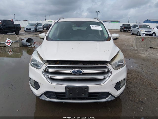 45647775 :رقم المزاد ، 1FMCU0JD8HUD75864 vin ، 2017 Ford Escape Titanium مزاد بيع