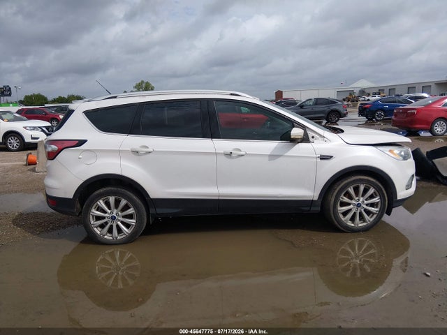 45647775 :رقم المزاد ، 1FMCU0JD8HUD75864 vin ، 2017 Ford Escape Titanium مزاد بيع
