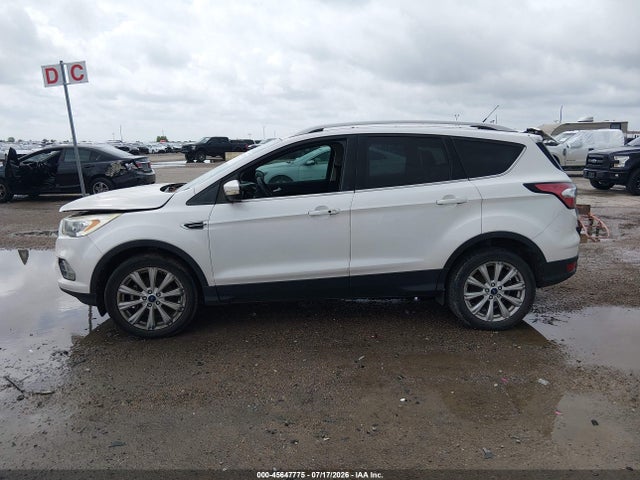 45647775 :رقم المزاد ، 1FMCU0JD8HUD75864 vin ، 2017 Ford Escape Titanium مزاد بيع