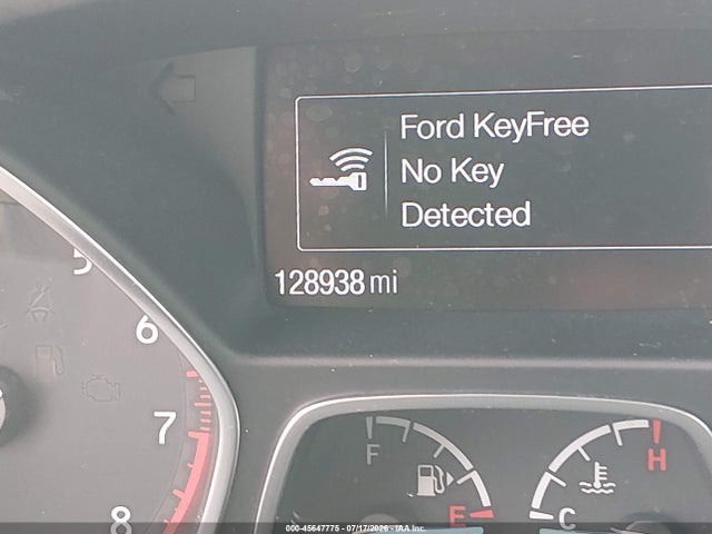 45647775 :رقم المزاد ، 1FMCU0JD8HUD75864 vin ، 2017 Ford Escape Titanium مزاد بيع