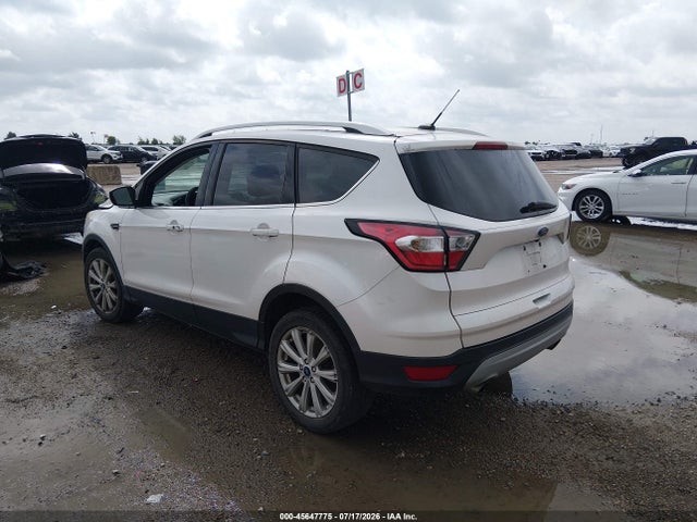 45647775 :رقم المزاد ، 1FMCU0JD8HUD75864 vin ، 2017 Ford Escape Titanium مزاد بيع