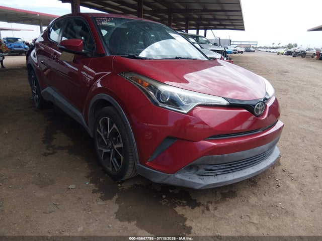 Toyota C-HR XLE 2018 NMTKHMBX3JR046597 головне зображення