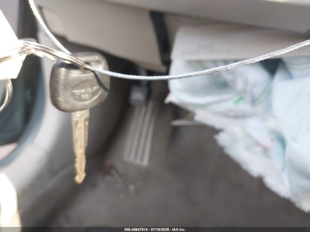 45647914 :رقم المزاد ، 4T1BF3EK4BU593257 vin ، 2011 Toyota Camry Le مزاد بيع
