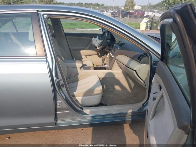 45647914 :رقم المزاد ، 4T1BF3EK4BU593257 vin ، 2011 Toyota Camry Le مزاد بيع
