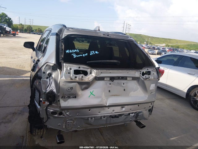 45647981 :رقم المزاد ، 2T3C1RFV8MW108577 vin ، 2021 Toyota Rav4 Xle Premium مزاد بيع