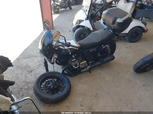 Moto Guzzi V9 Roamer 2017 ZGULHU018HM000352 Image 2