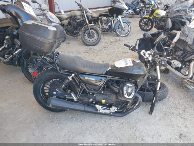 Moto Guzzi V9 Roamer 2017 ZGULHU018HM000352 Image 11
