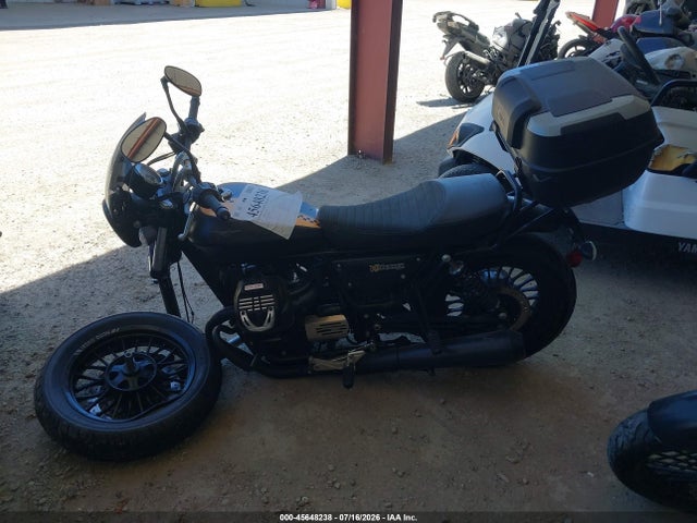 Moto Guzzi V9 Roamer 2017 ZGULHU018HM000352 Image 12
