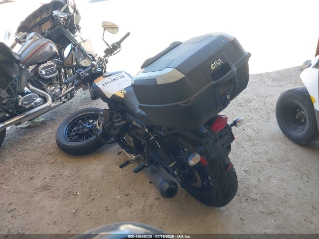 Moto Guzzi V9 Roamer 2017 ZGULHU018HM000352 Image 3