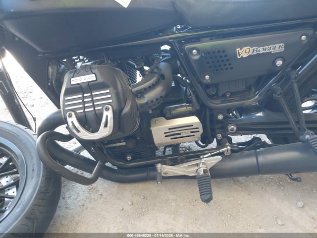 Moto Guzzi V9 Roamer 2017 ZGULHU018HM000352 Image 9
