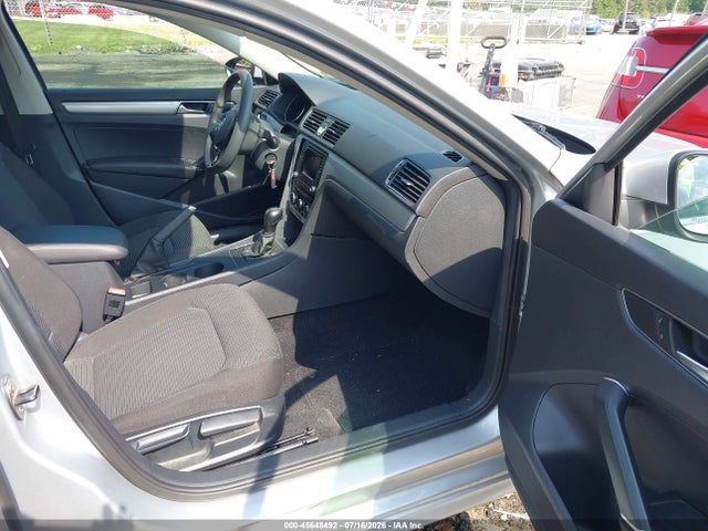 Продаж на аукціоні авто 2017 Volkswagen Passat 1.8t S, vin: 1VWAT7A38HC069409, номер лоту: 45648492