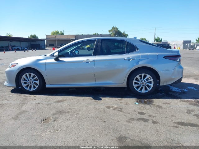 2023 Toyota Camry Le მანქანა იყიდება აუქციონზე, vin: 4T1C11AK6PU136180, აუქციონის ნომერი: 45648619
