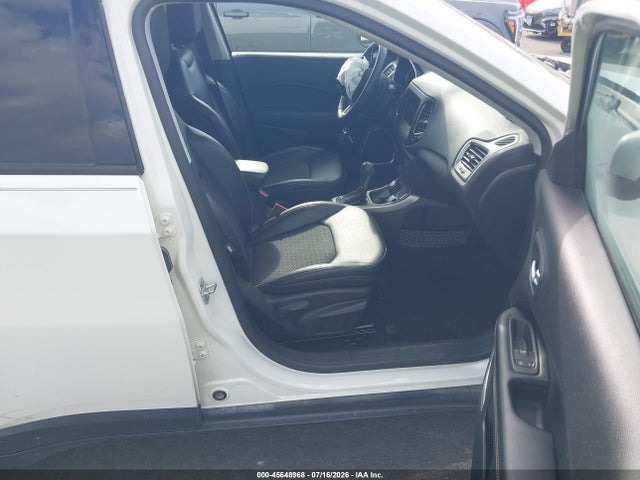 45648968 :رقم المزاد ، 3C4NJDBB5HT657335 vin ، 2017 Jeep Compass Latitude مزاد بيع