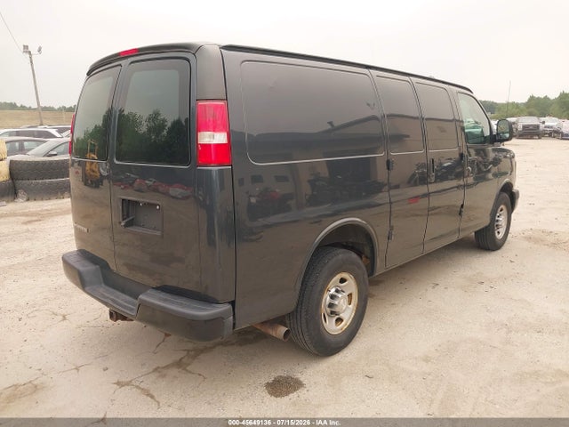 Chevrolet Express 2500 Work Van 2017 1GCWGAFG0H1247623 Image 4