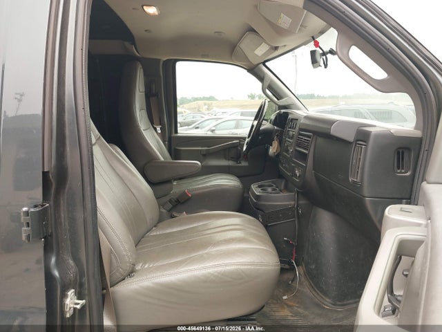Chevrolet Express 2500 Work Van 2017 1GCWGAFG0H1247623 Image 5