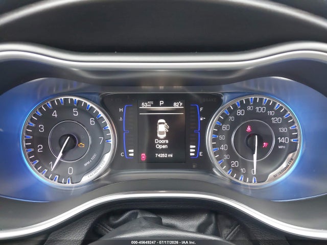 2015 Chrysler 200 Limited მანქანა იყიდება აუქციონზე, vin: 1C3CCCABXFN748440, აუქციონის ნომერი: 45649247