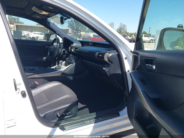 Lexus IS 200T 2016 JTHBA1D23G5021654 Image 5