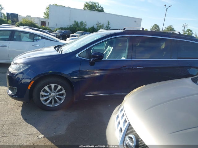 45650096 :رقم المزاد ، 2C4RC1BG4HR785445 vin ، 2017 Chrysler Pacifica Touring-l مزاد بيع