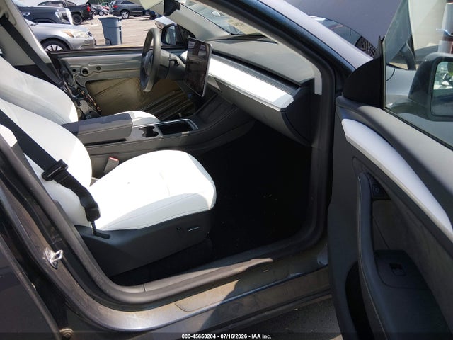 Продажа на аукционе авто 2023 Tesla Model Y Awd/long Range Dual Motor All-wheel Drive, vin: 7SAYGDEE9PA165261, номер лота: 45650204