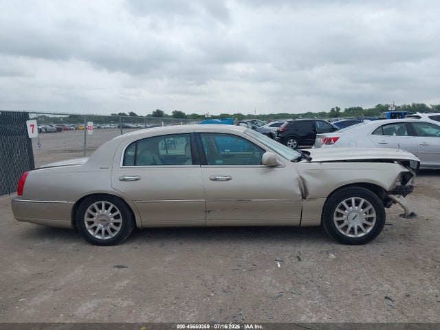 2007 Lincoln Town Car Signature მანქანა იყიდება აუქციონზე, vin: 1LNHM81V07Y624033, აუქციონის ნომერი: 45650359