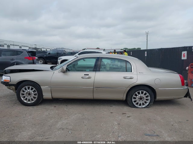 2007 Lincoln Town Car Signature მანქანა იყიდება აუქციონზე, vin: 1LNHM81V07Y624033, აუქციონის ნომერი: 45650359