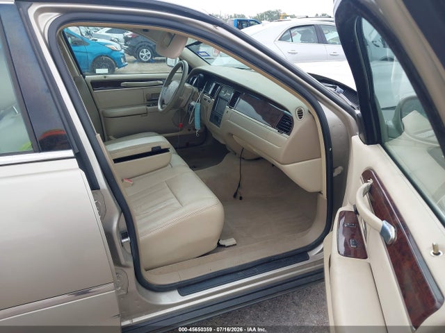 2007 Lincoln Town Car Signature მანქანა იყიდება აუქციონზე, vin: 1LNHM81V07Y624033, აუქციონის ნომერი: 45650359