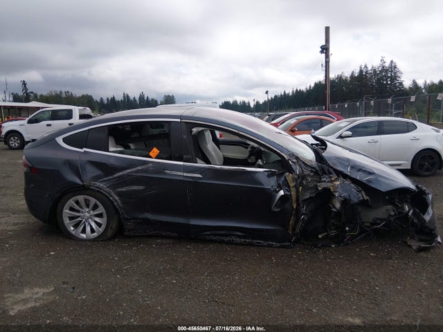 2020 Tesla Model X Long Range Dual Motor All-wheel Drive/long Range Plus Dual Motor All-wheel Drive მანქანა იყიდება აუქციონზე, vin: 5YJXCAE21LF239875, აუქციონის ნომერი: 45650467