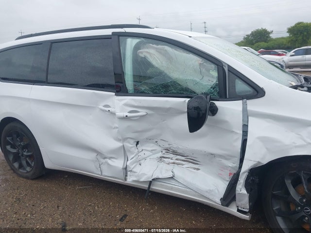 2C4RC1GG7TR161575 Chrysler Pacifica Limited