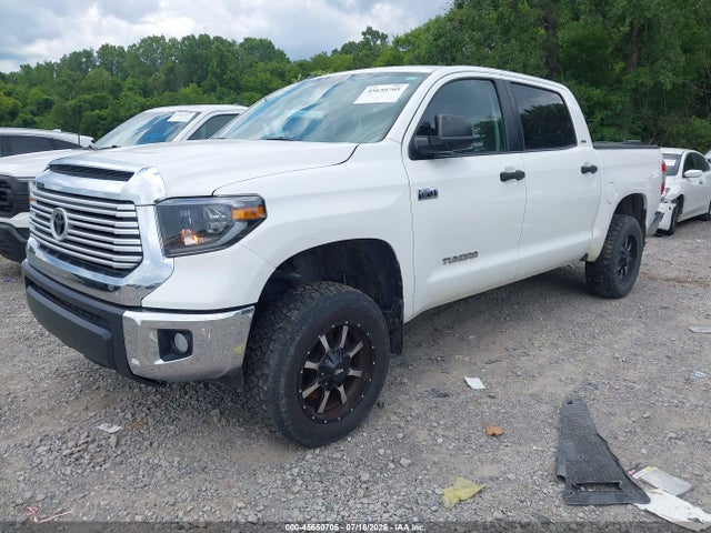 5TFDW5F19EX359939 Toyota Tundra Sr5 5.7l V8