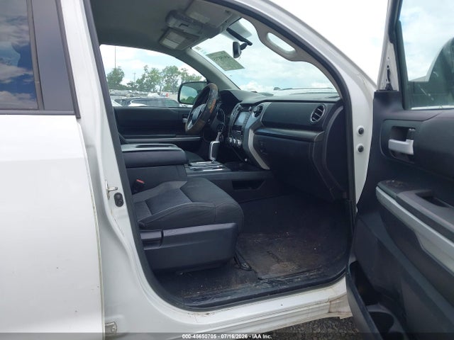 5TFDW5F19EX359939 Toyota Tundra Sr5 5.7l V8