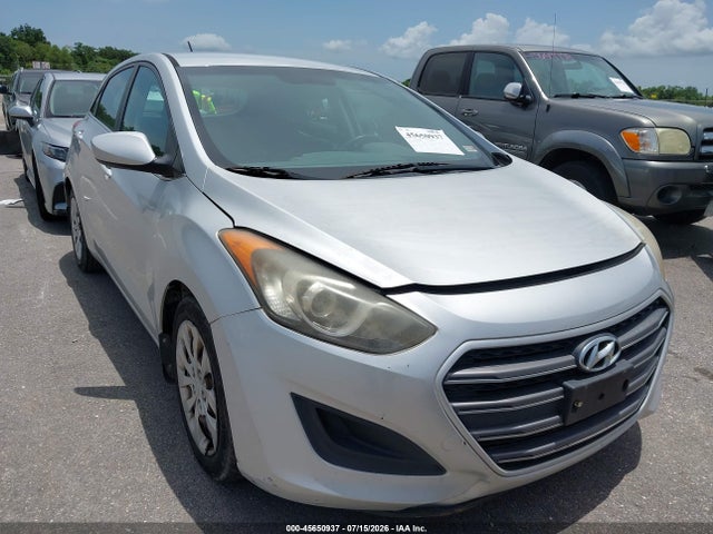 2016 Hyundai Elantra Gt მანქანა იყიდება აუქციონზე, vin: KMHD35LH1GU300233, აუქციონის ნომერი: 45650937