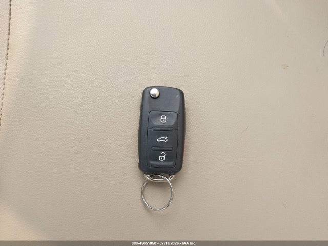 45651050 :رقم المزاد ، 3VW7T7ATXDM830766 vin ، 2013 Volkswagen Beetle 2.0t مزاد بيع