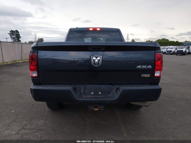 1C6RR7FG3JS297255 RAM 1500 Tradesman 4x4 6&#039;4 Box
