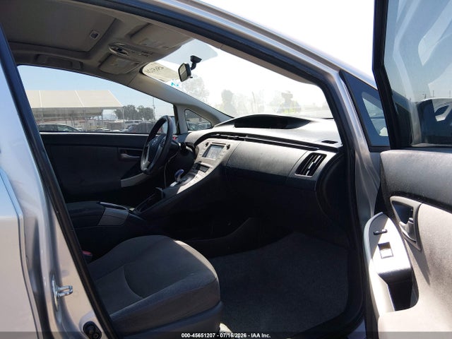 Toyota Prius Three 2014 JTDKN3DU0E0382465 Image 5