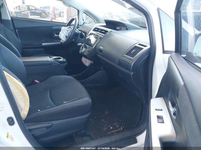 Toyota Prius V Three 2017 JTDZN3EU9HJ073122 Image 5