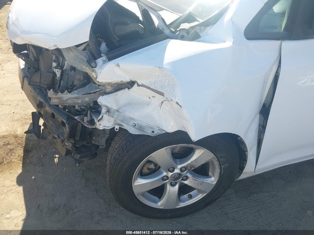 Toyota Sienna L 7 Passenger 2015 5TDZK3DC9FS644299 Image 18
