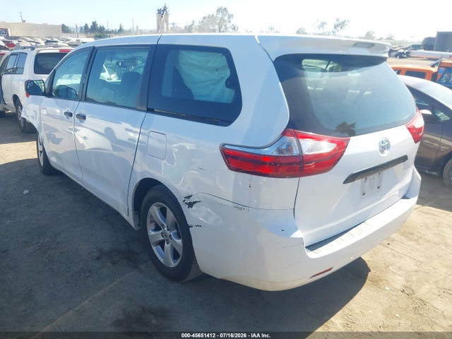 Toyota Sienna L 7 Passenger 2015 5TDZK3DC9FS644299 Image 3