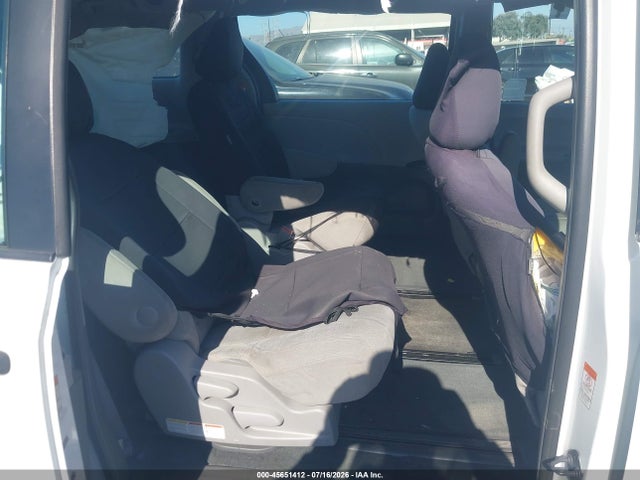 Toyota Sienna L 7 Passenger 2015 5TDZK3DC9FS644299 Image 8