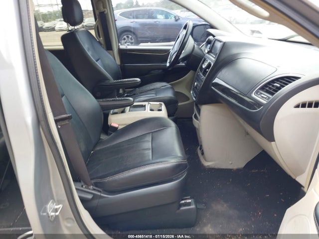 2015 Chrysler Town & Country Touring მანქანა იყიდება აუქციონზე, vin: 2C4RC1BG1FR588147, აუქციონის ნომერი: 45651418